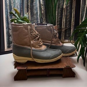 Sperry Rain Boots - size 6 men - never worn - waterproof - blue and brown